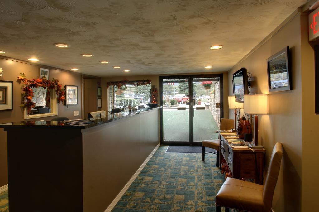 Inn At Deep Creek オークランド エクステリア 写真