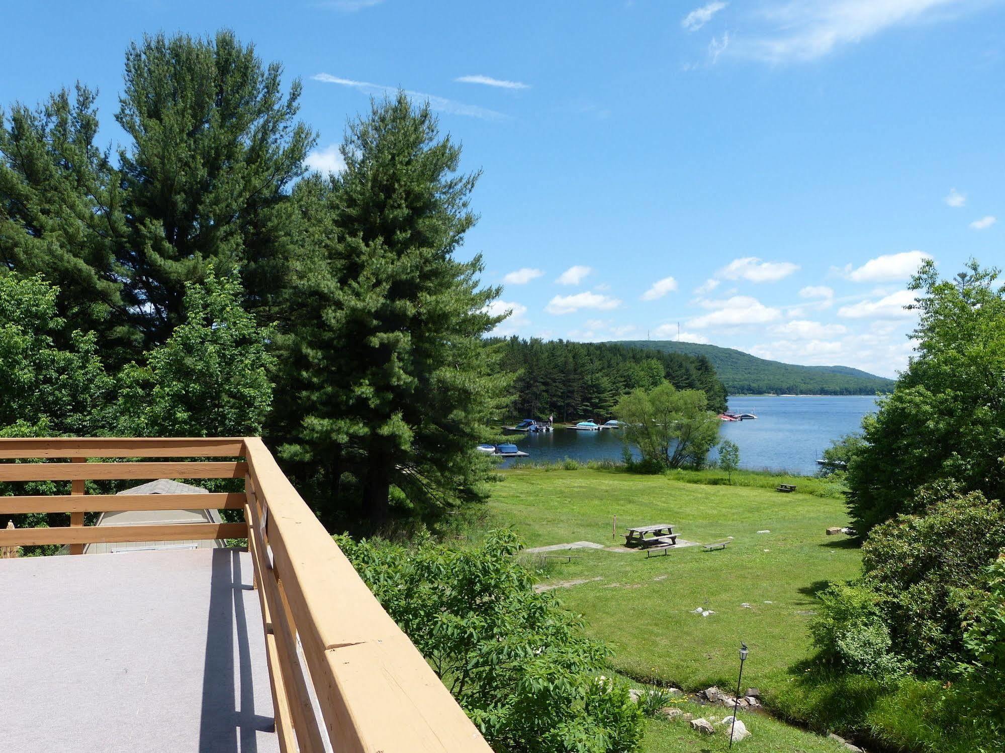 Inn At Deep Creek オークランド エクステリア 写真