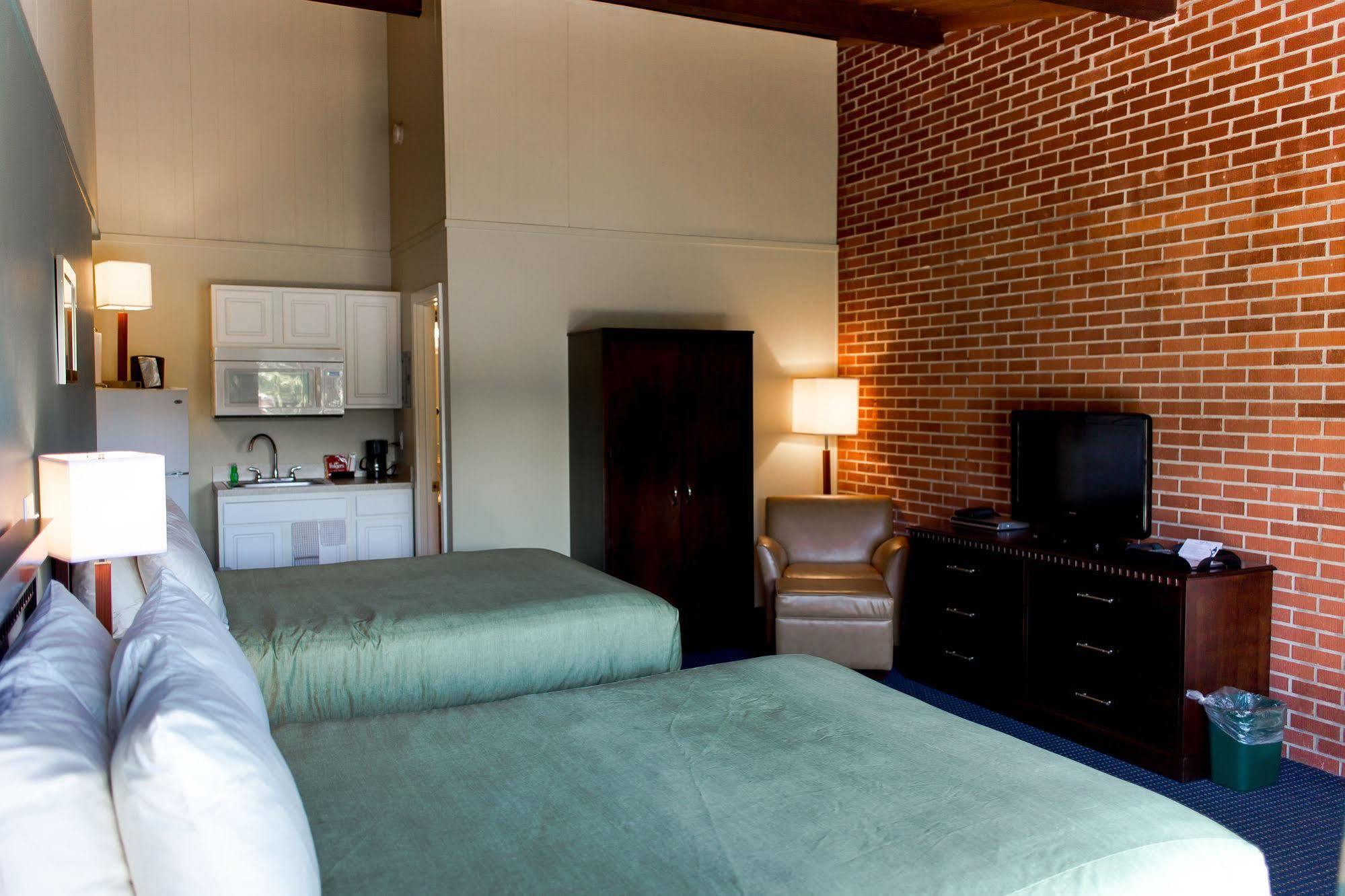 Inn At Deep Creek オークランド エクステリア 写真