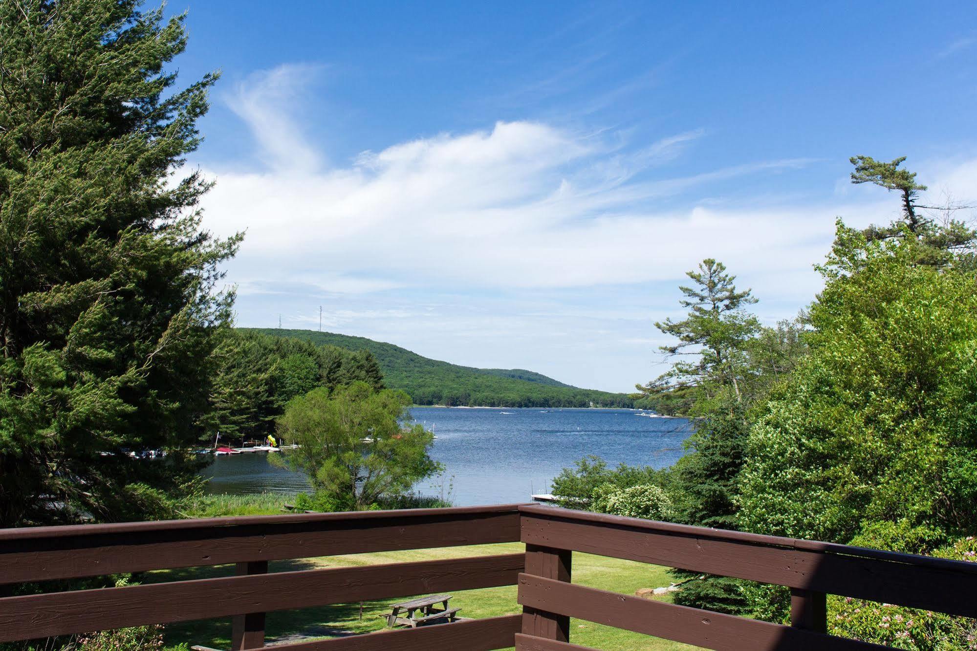 Inn At Deep Creek オークランド エクステリア 写真