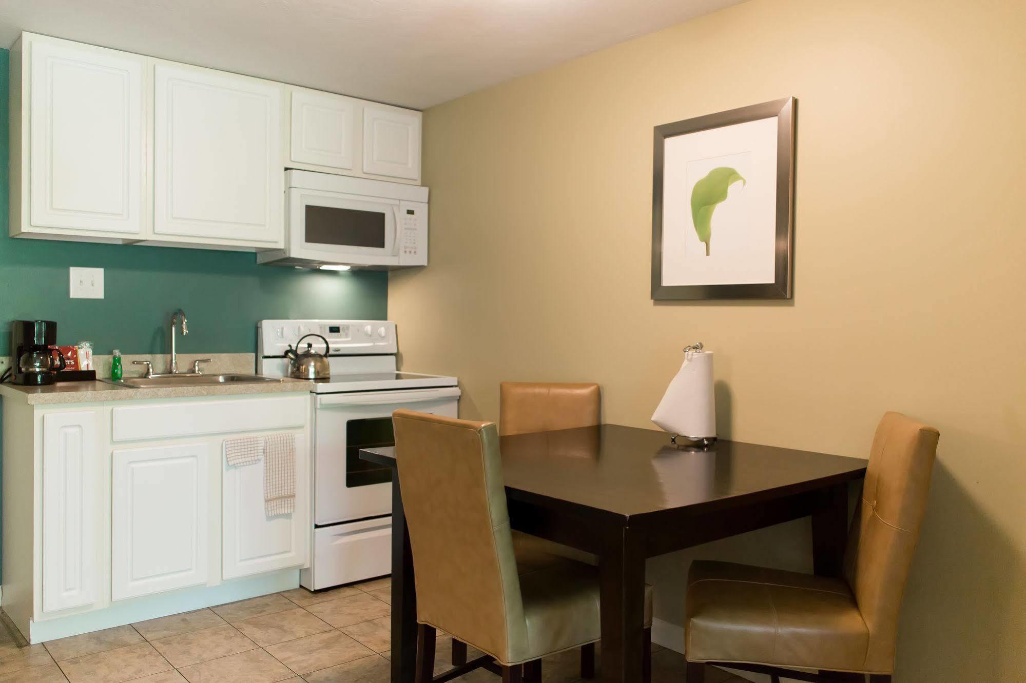 Inn At Deep Creek オークランド エクステリア 写真